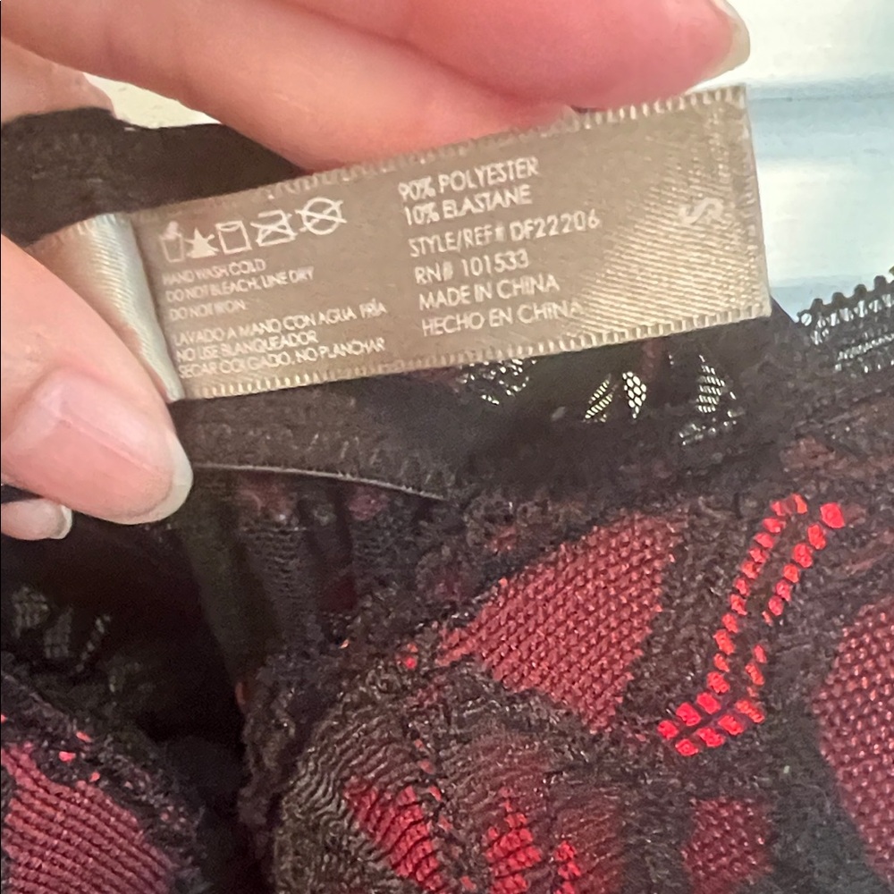 #1397+ Daisy Fuentes Black & Red Push Up Sheer W/ Thong Chemise Set - Picture 4 of 13